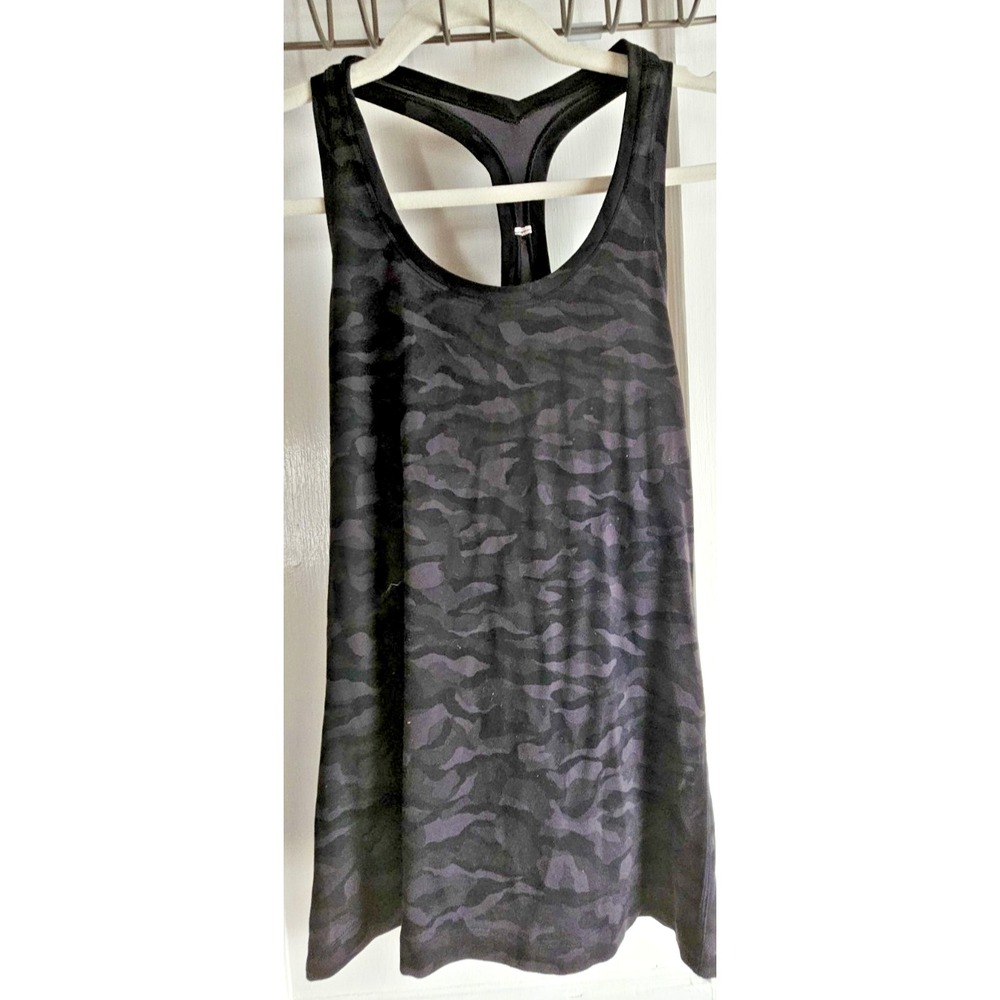 Lululemon women black camouflage racerback tank top sz 8 stretch soft